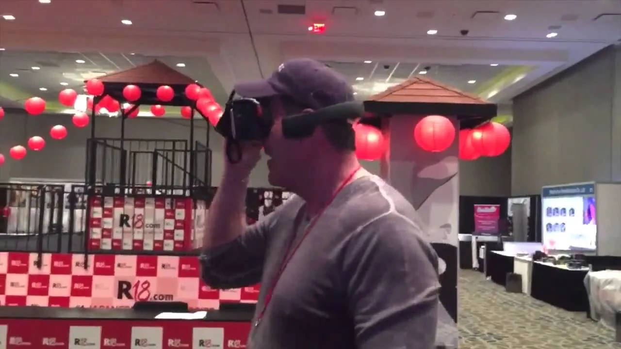 Peoples reaction to 360 Virtual Reality Extasy - video thumbnail